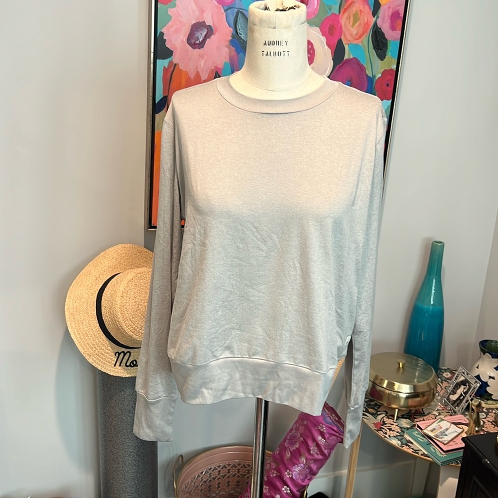 Vuori light grey long sleeved top.
